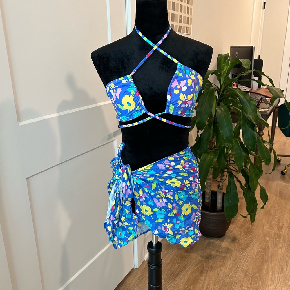 NEVER WORN lulus swim to and bottom size S with sarong